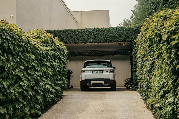 property, car wallpapers, house, real estate, court, land rover, car, garage, modern, hedges, cleas driveway, toorak, rich